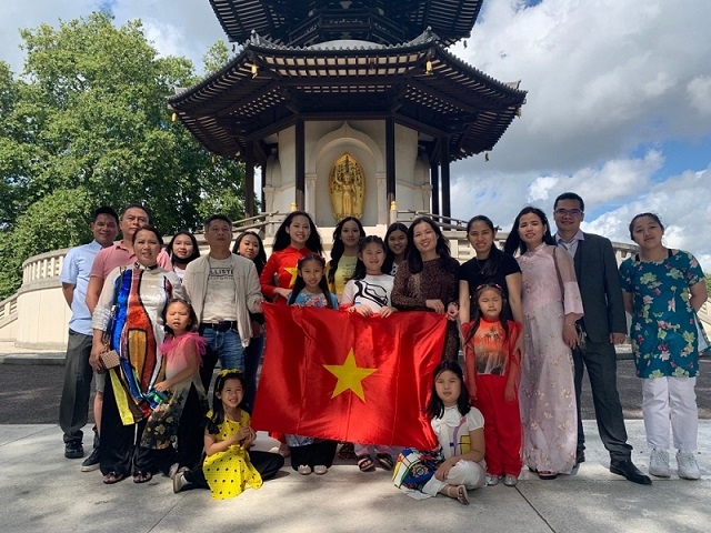 Vietnamese in UK join hands to help homeland fight COVID-19 pandemic